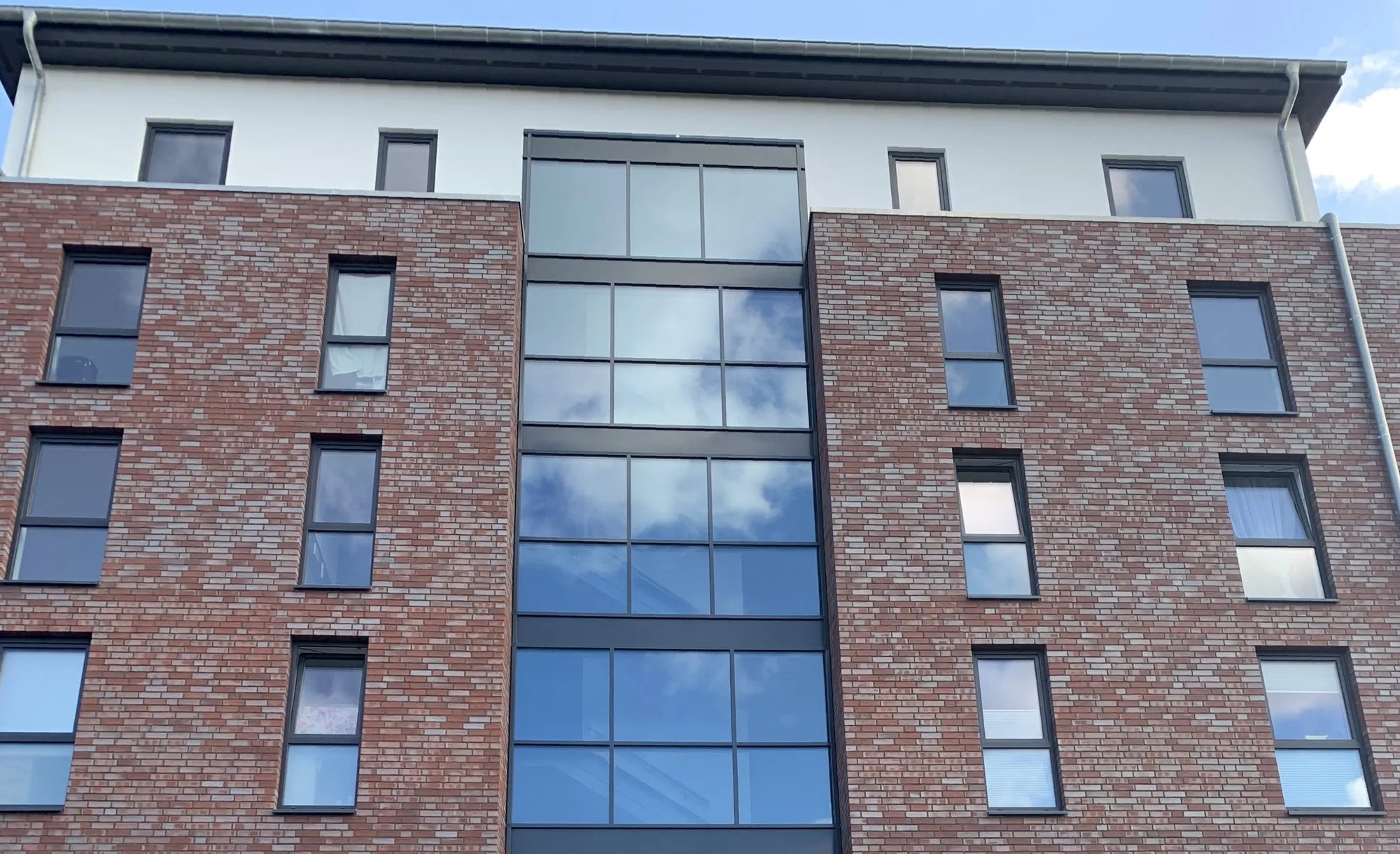 Fassade Eingang Schmal